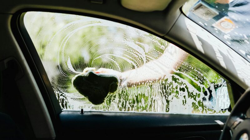 車の窓ガラスの水垢の落とし方