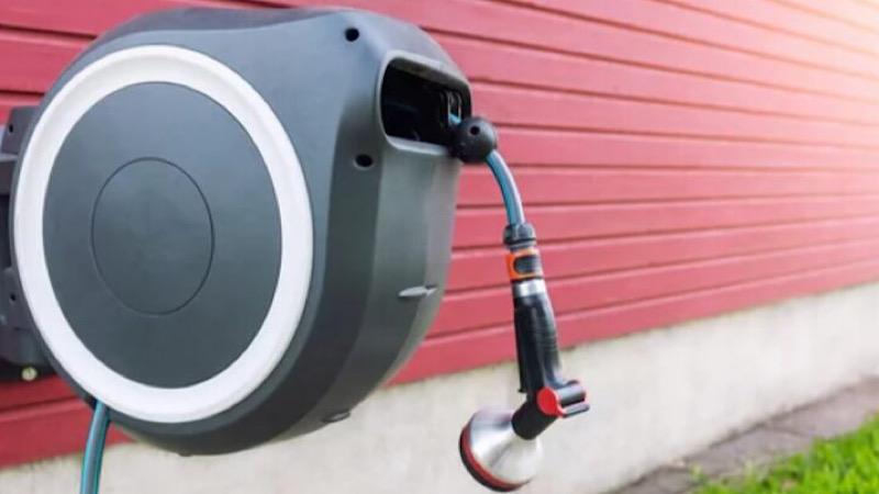 洗車を水洗いのみにする時の必須アイテム「ホース」